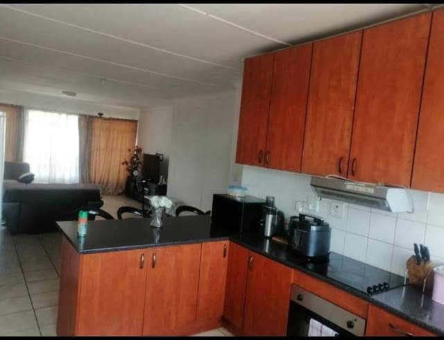 2 BEDROOM TOWNHOUSE FOR SALE IN BIRCHLEIGH NORTH